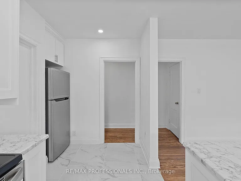 308 Jane St #MAIN — Photo 15