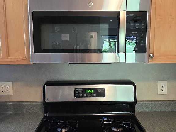 Gas stove, new microwave