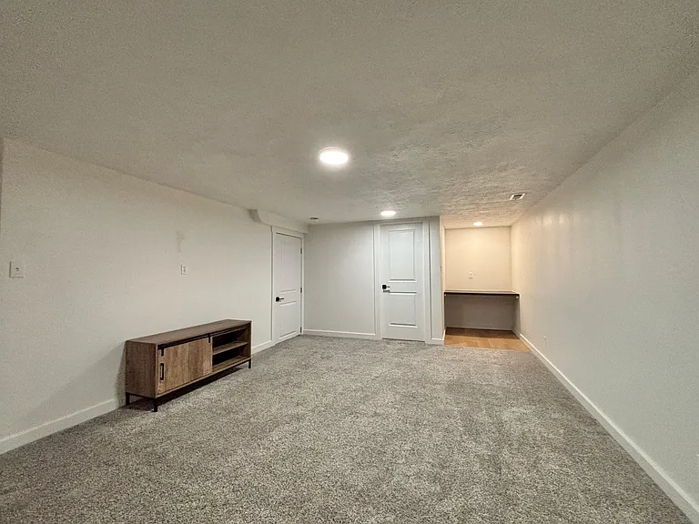 6020 N Elgin St — Photo 11