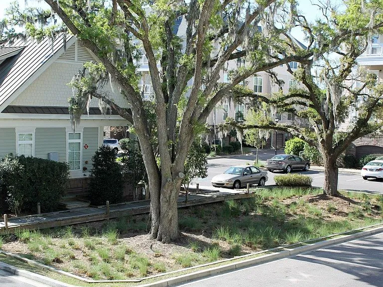 2244 Ashley Crossing Dr — Photo 13