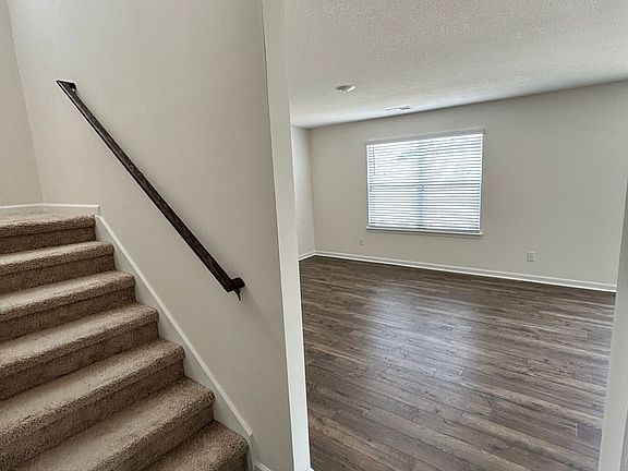 5th image of 632 Clay Dr