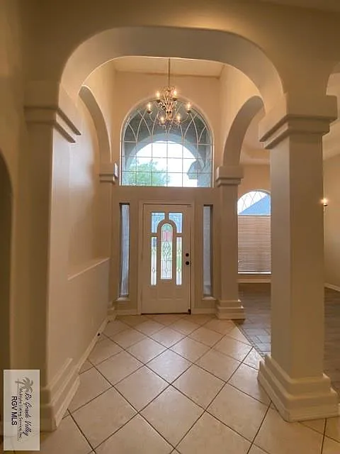 4 bed, 2.0 bath, 1987 sqft, $2,150 — Photo 3