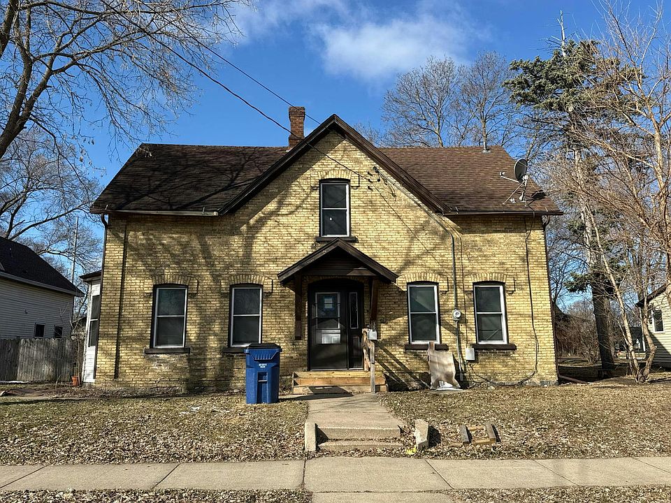 1st image of 323 8th Ave N