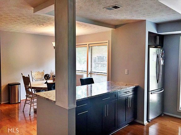 5th image of 1102 Cumberland Ct SE