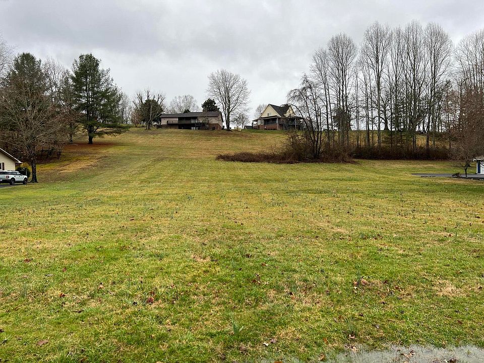 1st image of Quail Hollow Dr