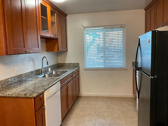4th image of 1074 Craig Dr