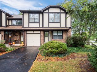 220 Glen Ridge Ln #1, Bloomingdale, IL 60108