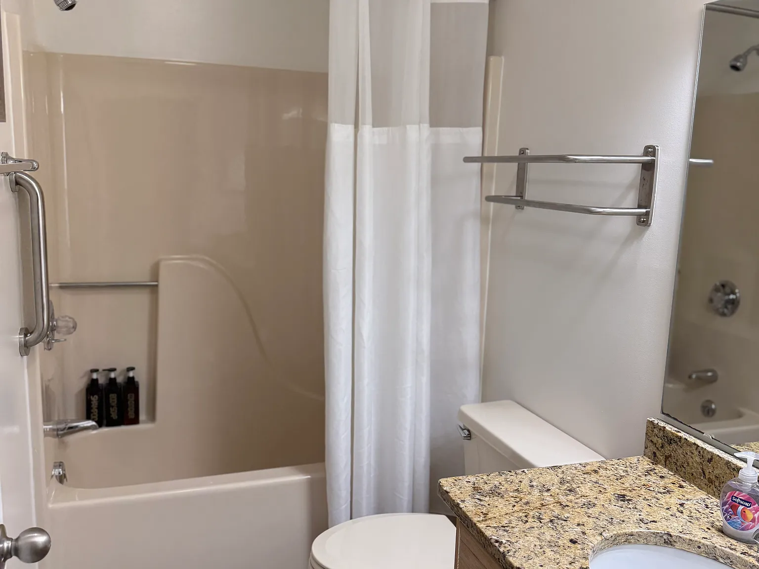 2 bed, 1204 sqft, $2,500 — Photo 2