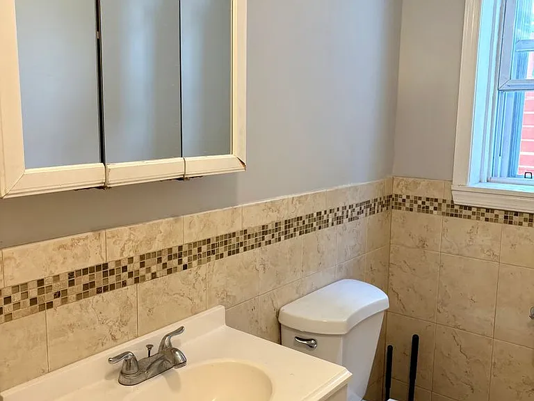 4900 Pine St — Photo 5