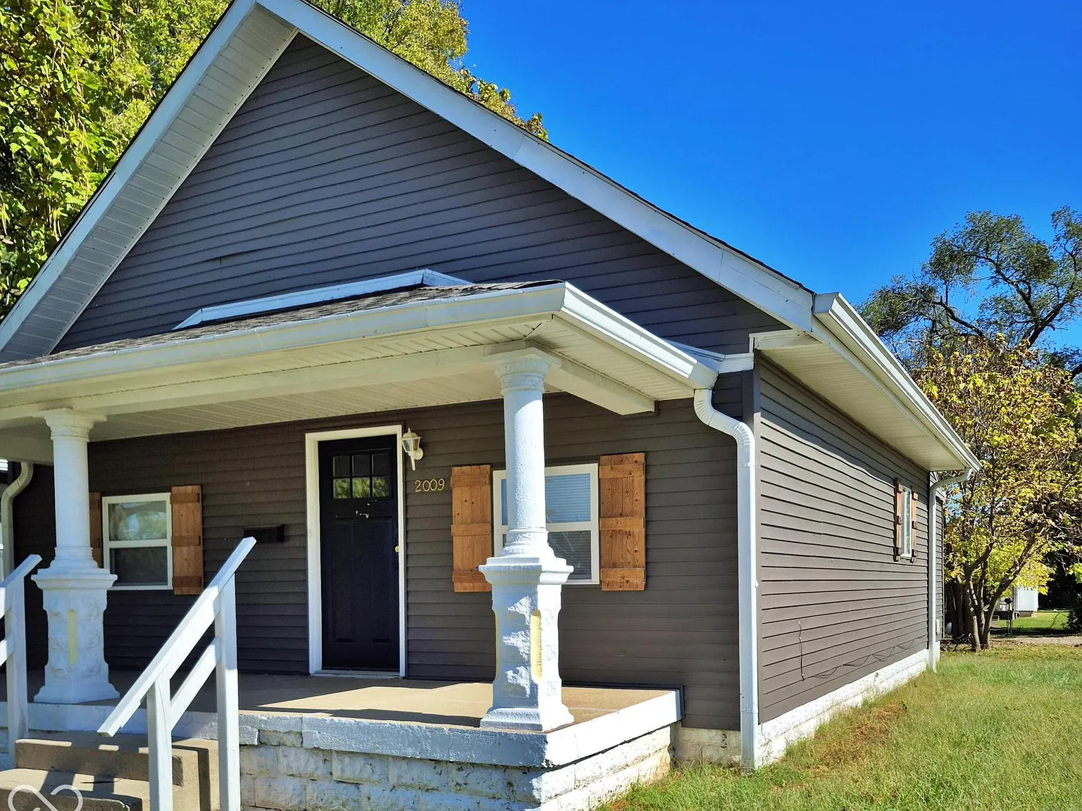 2 bed, 1.0 bath, 948 sqft, $999 — Photo 2