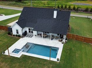 864 Maddox Rd, Hoschton, GA 30548