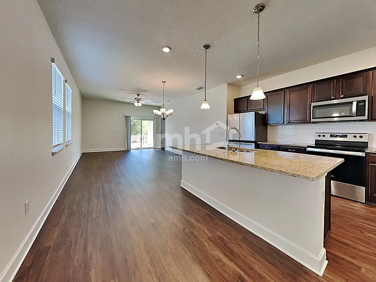 1049 Walden Pond Dr — Photo 3