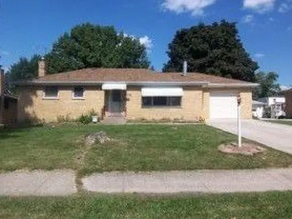320 Berkshire Ter, Roselle, IL 60172