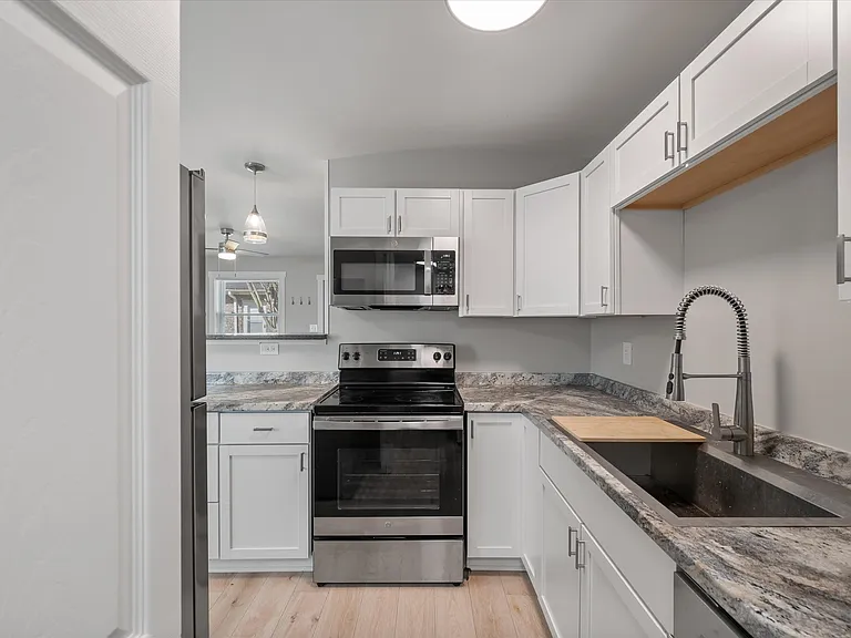 2133 Pierpont Ave #B — Photo 8