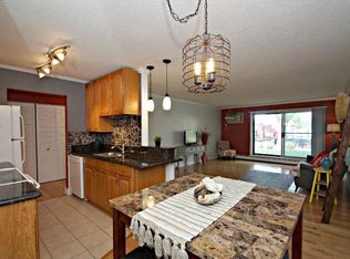 2005 122nd St E #A-3, Burnsville, MN 55337