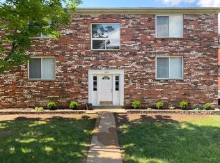 10058 Willdan Dr APT D, Saint Louis, MO 63123