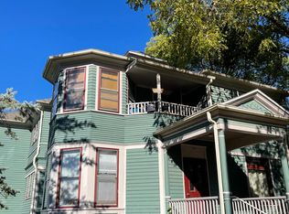 229 S Summit St #4, Iowa City, IA 52240