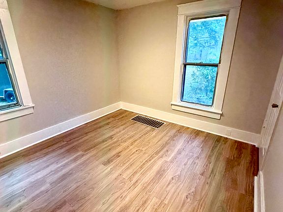 5th image of 516 E 3rd St #1