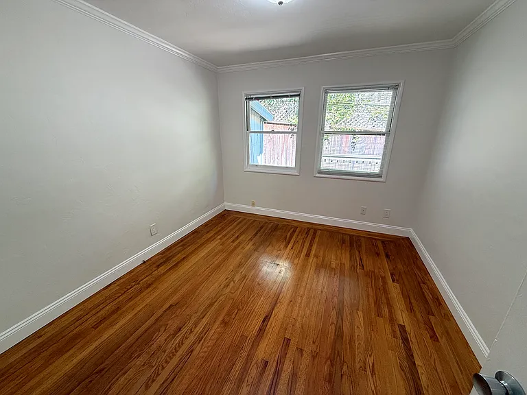 208 Throckmorton Ave — Photo 9
