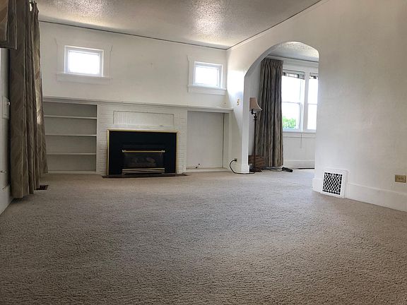 4th image of 2694 Dahlia St
