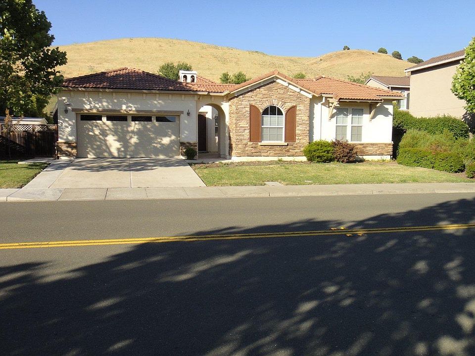 4 Bedroom 2,5 Bath 2550 sqft