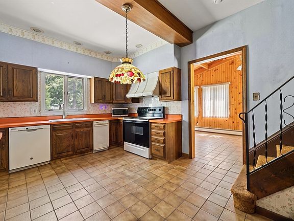 3rd image of 236 Winthrop St