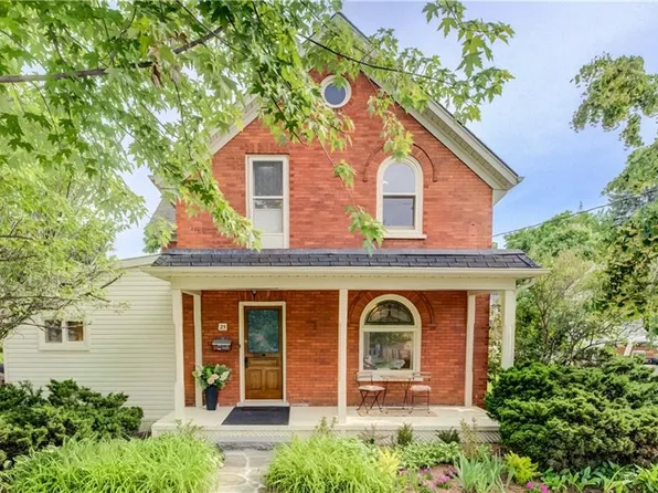 25 Central St, Waterloo, ON N2L 3A5
