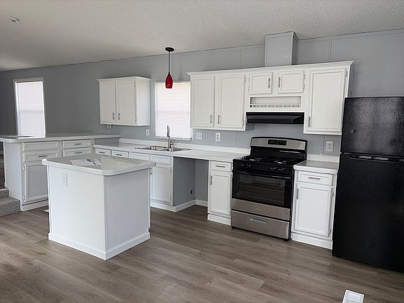4th image of 3232 S Clifton Ave Lot 583