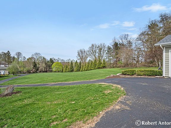 5th image of 749 Grand River Dr NE