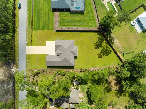 76 Dover Ln, Freeport, FL 32439