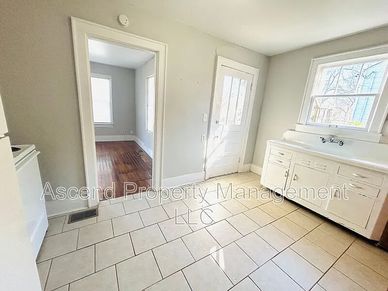 4504 Old Mission Rd — Photo 9