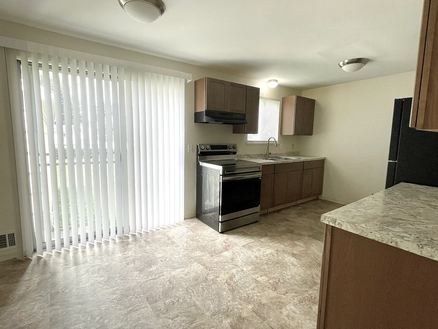 2 bed, 1000 sqft, $1,750 — Photo 2