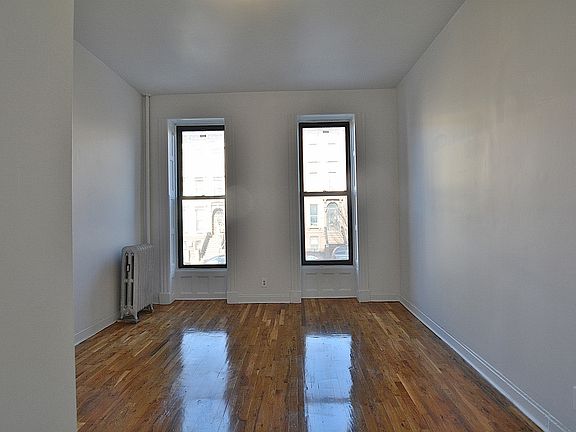 3rd image of 626 Willoughby Ave #2B