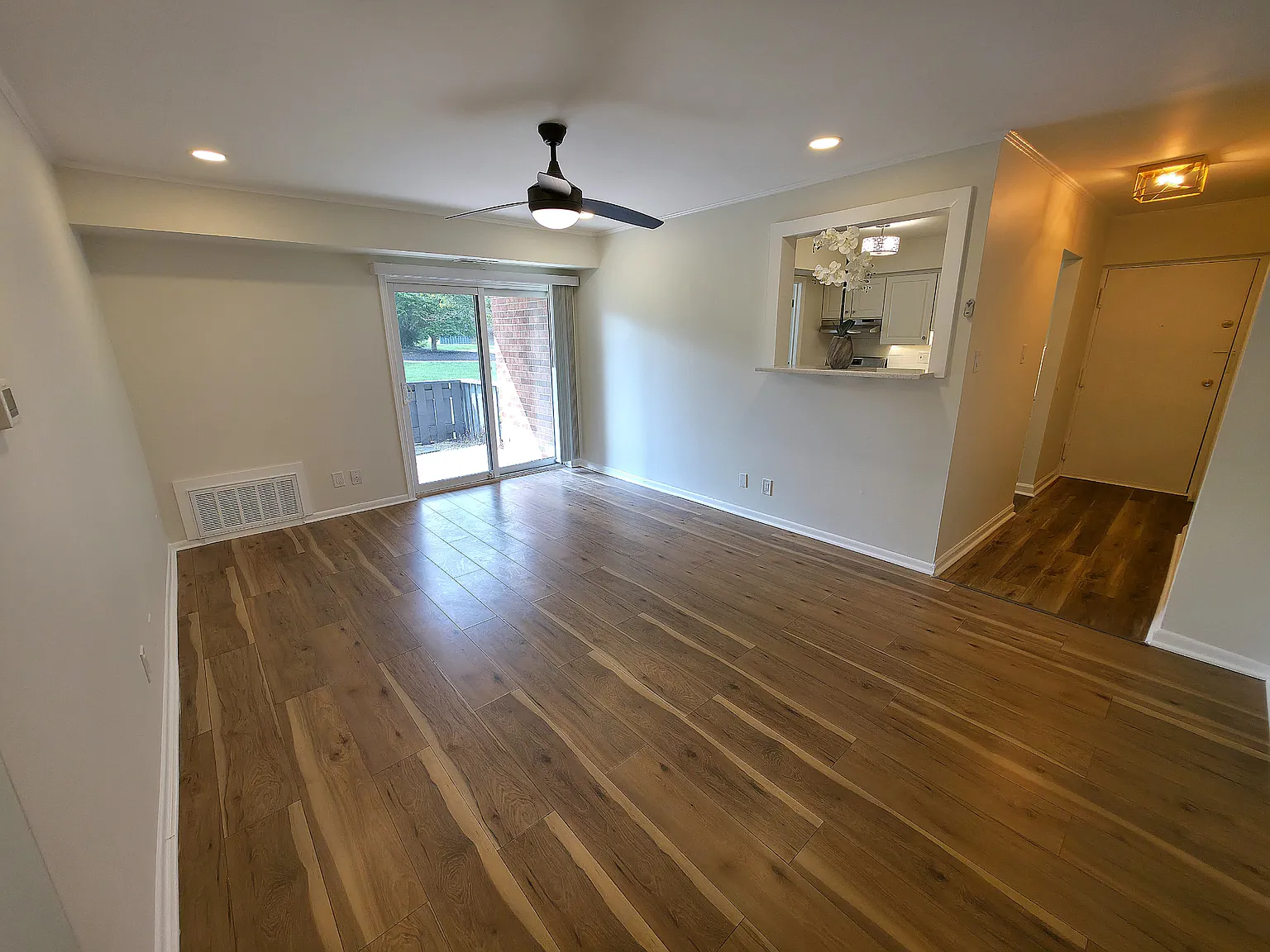 1 bed, 826 sqft, $1,795 — Photo 4