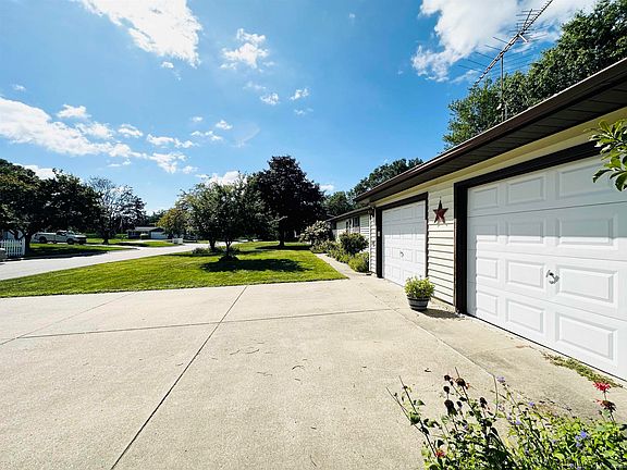3rd image of 601 Sylvia Dr