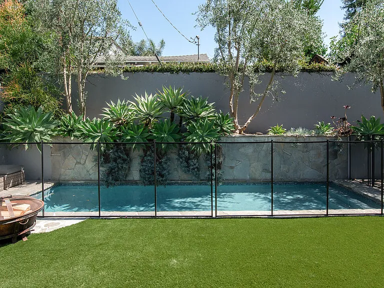 12142 Hollyglen Pl — Photo 43