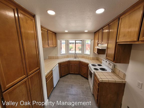 3rd image of 4613 Endicott Dr