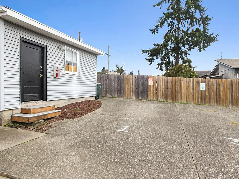 2524 Chestnut St #5 — Photo 3