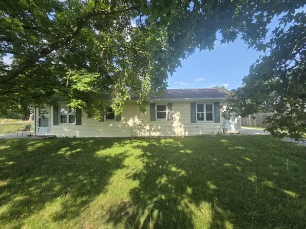 12300 N Sparrow Ln, Mount Vernon, IL 62864