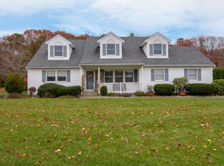 7 Badger Rd, Manorville, NY 11949