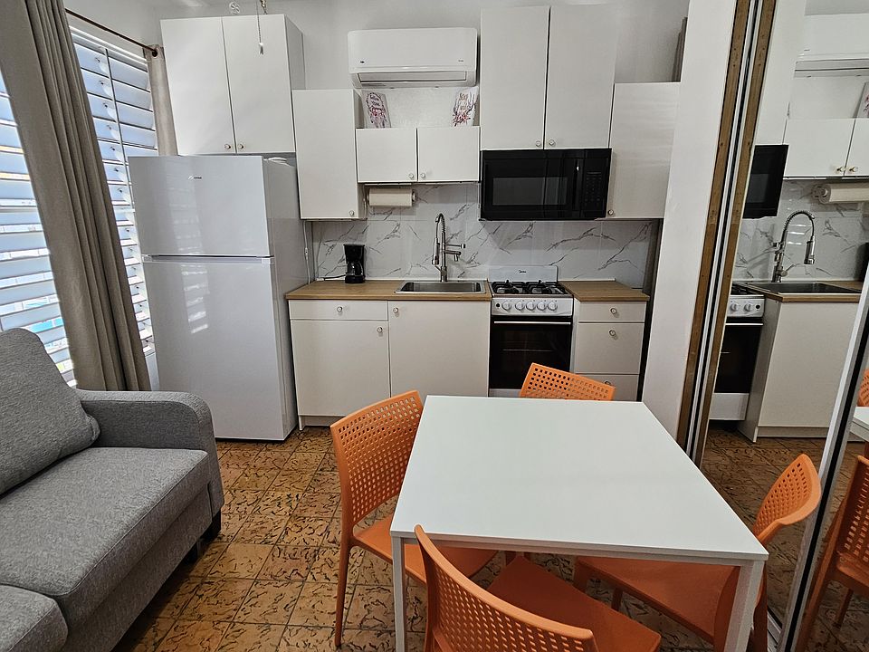 1st image of 625 Calle Artico #B