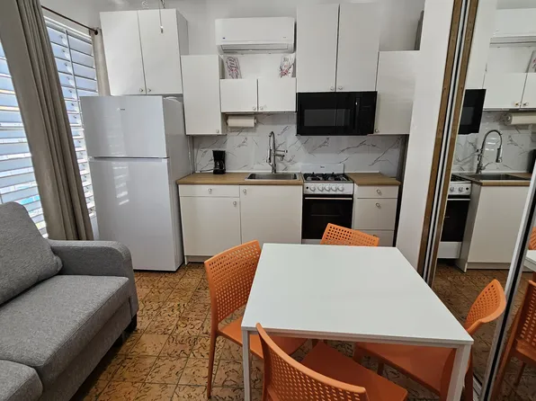 625 Calle Artico #B, San Juan, PR 00920