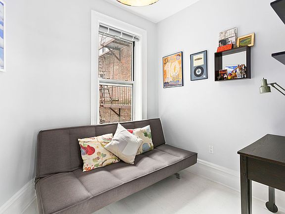 5th image of 210 E 17th St APT 5B