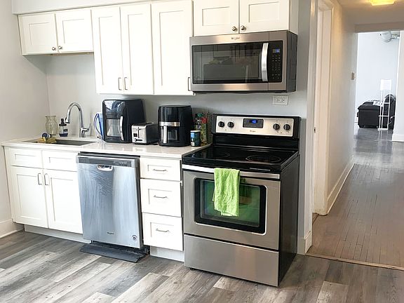5th image of 1458 N Western Ave APT 2