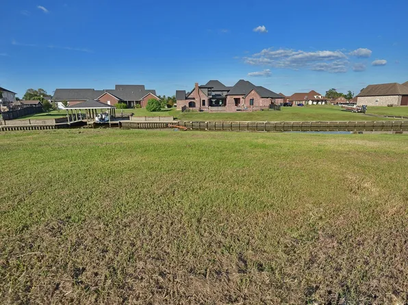 Drake Dr, Bridge City, TX 77611