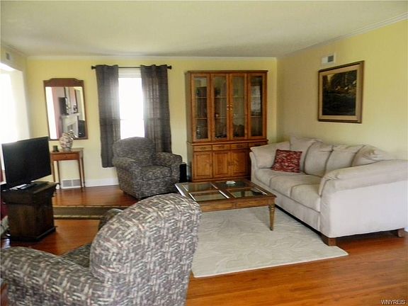 3rd image of 50 Briar Row