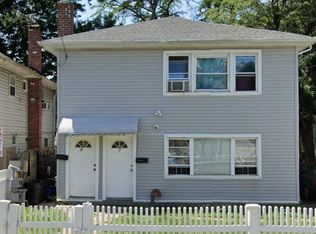 7 Seabury St, Hempstead, NY 11550