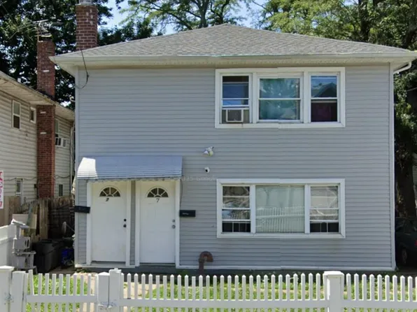 7 Seabury Street, Hempstead, NY 11550