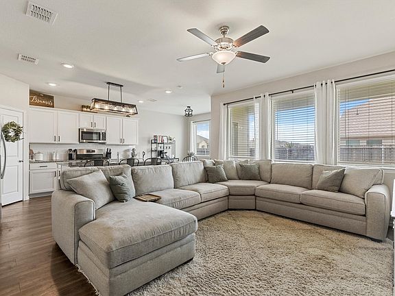 4th image of 1001 Mesquite Ln