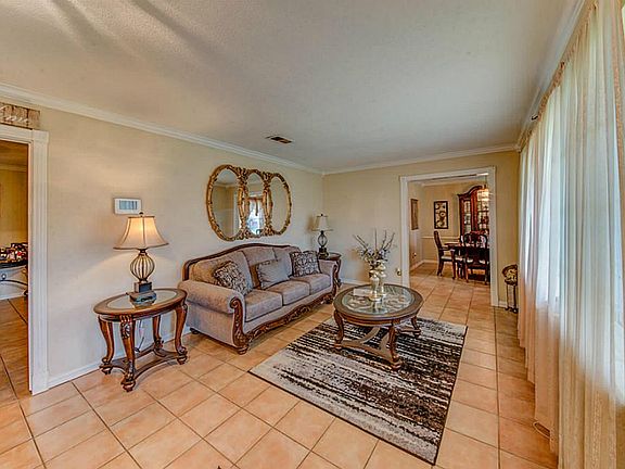 5th image of 4022 Parkcrest Dr
